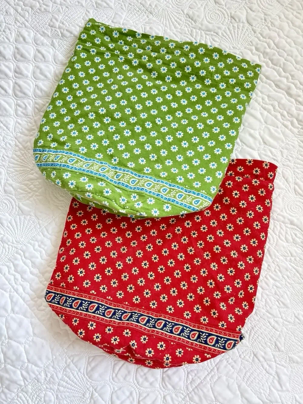 Vera Bradley Apple Green Diddy + Red Provincial Drawstring Wet Bags Set 2